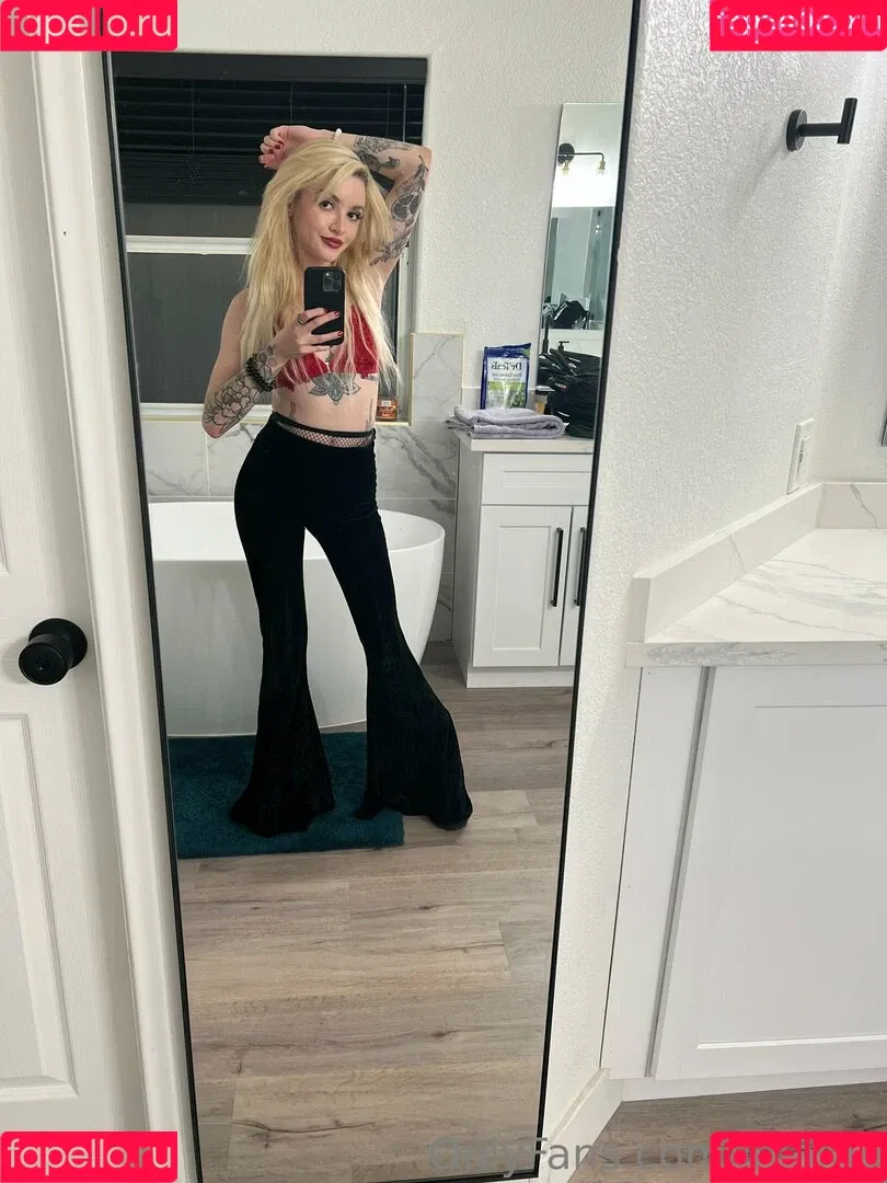 Lola Fae / LolaFaeXXX / dominalolafae Onlyfans Photo Gallery 
