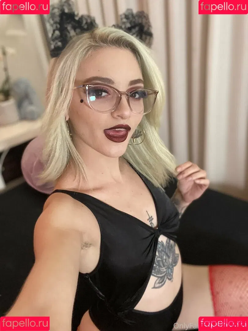 Lola Fae / LolaFaeXXX / dominalolafae Onlyfans Photo Gallery 