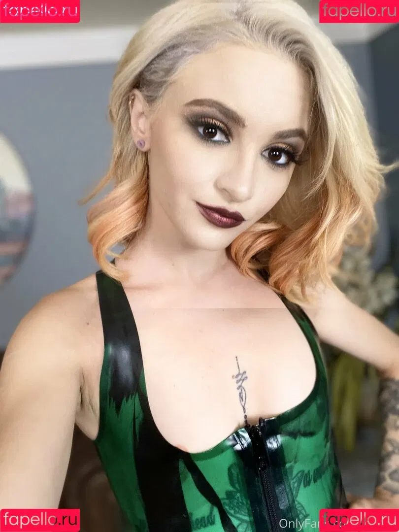 Lola Fae / LolaFaeXXX / dominalolafae Onlyfans Photo Gallery 