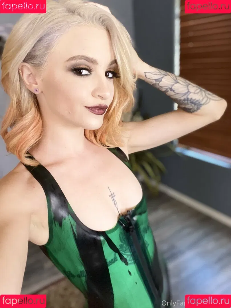 Lola Fae / LolaFaeXXX / dominalolafae Onlyfans Photo Gallery 