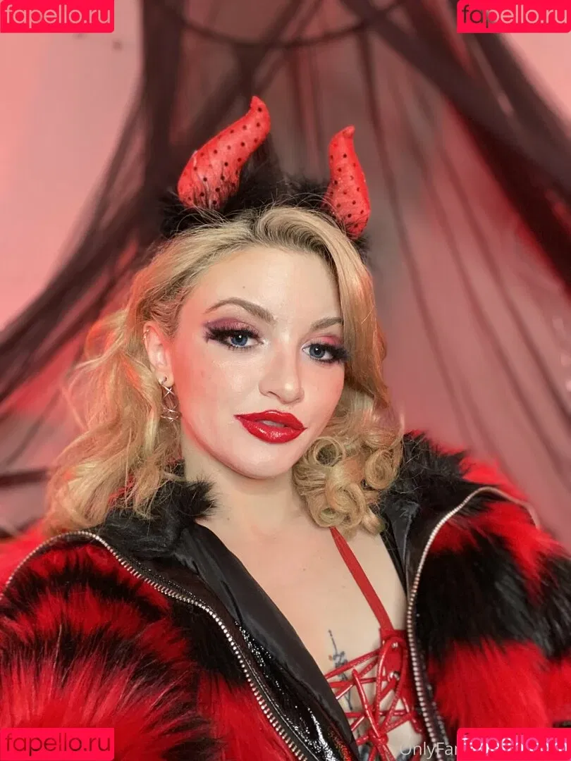Lola Fae / LolaFaeXXX / dominalolafae Onlyfans Photo Gallery 