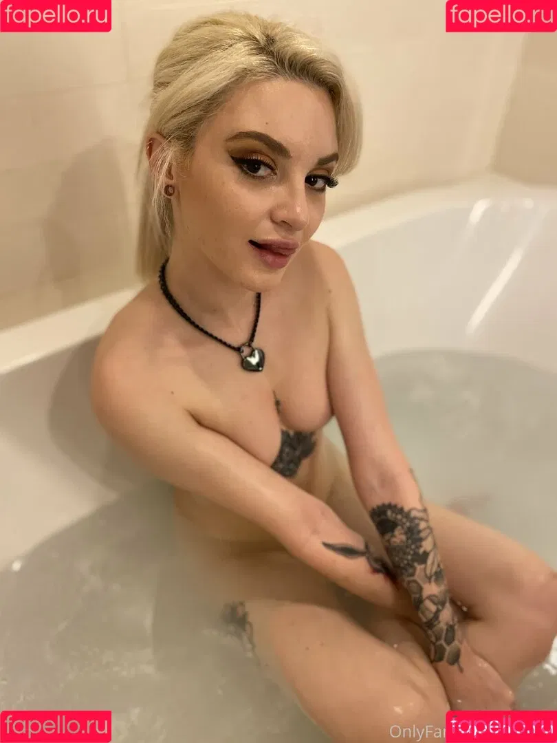 Lola Fae / LolaFaeXXX / dominalolafae Onlyfans Photo Gallery 