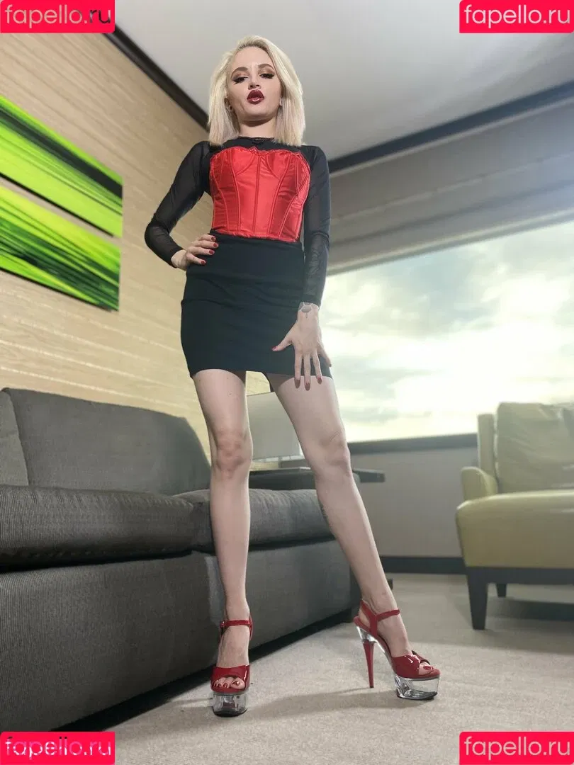 Lola Fae / LolaFaeXXX / dominalolafae Onlyfans Photo Gallery 