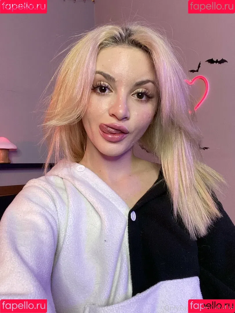 Lola Fae / LolaFaeXXX / dominalolafae Onlyfans Photo Gallery 