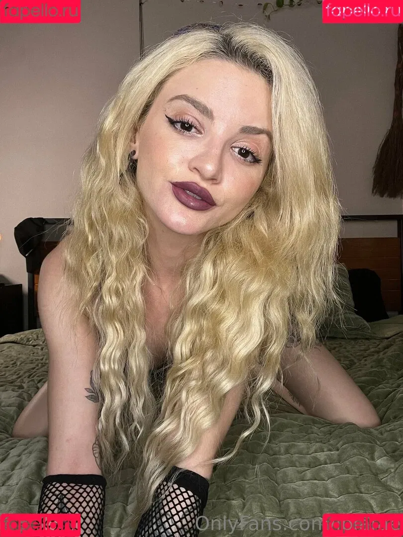 Lola Fae / LolaFaeXXX / dominalolafae Onlyfans Photo Gallery 