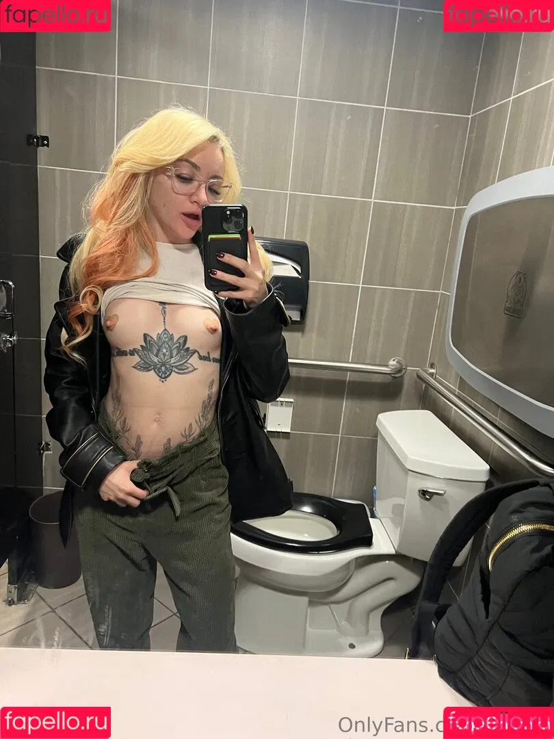 Lola Fae / LolaFaeXXX / dominalolafae Onlyfans Photo Gallery 