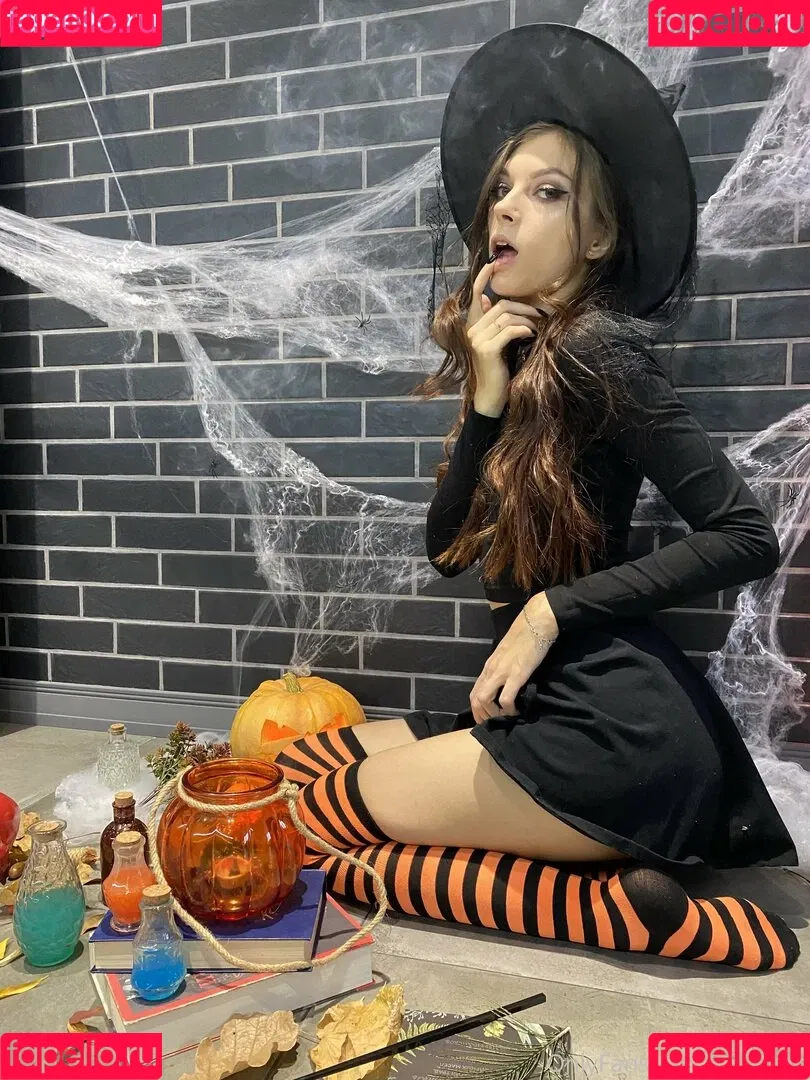 lana.virg / virginialana1 Onlyfans Photo Gallery 
