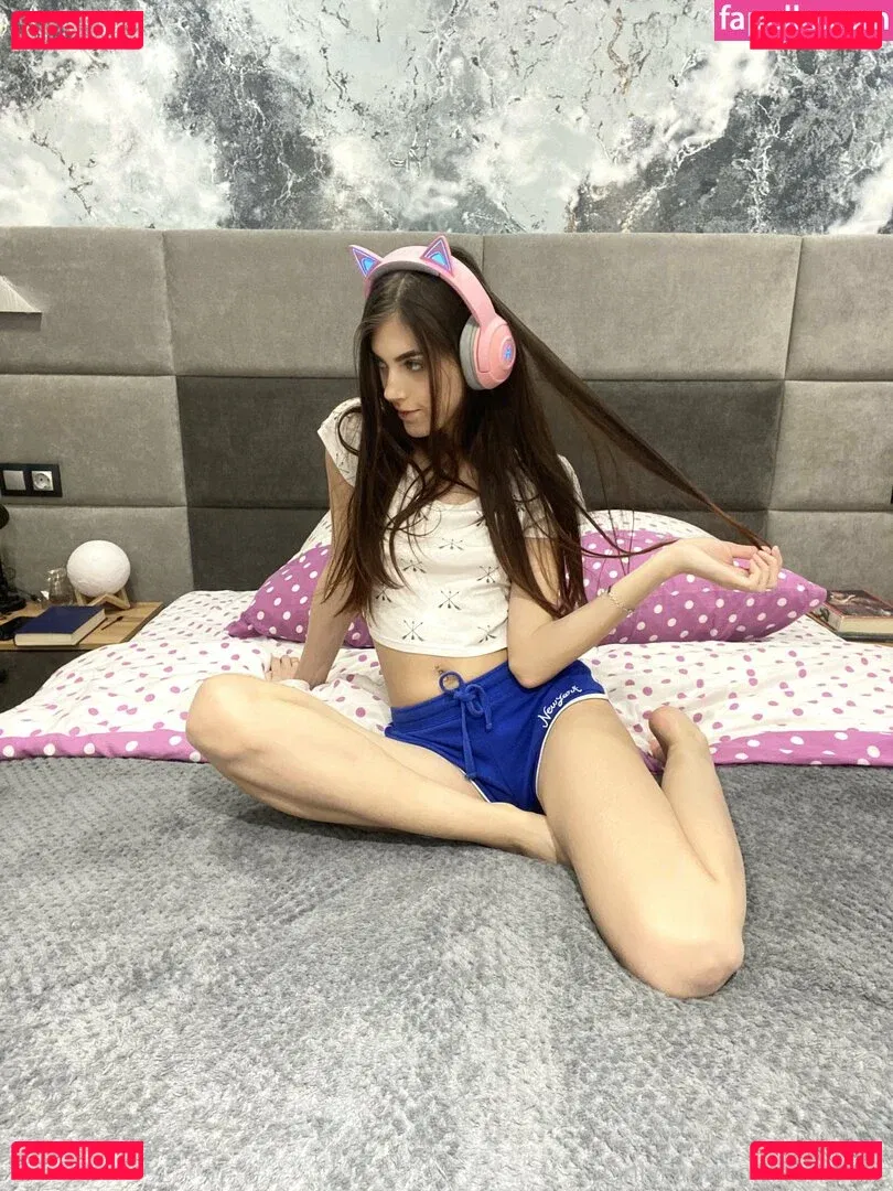 lana.virg / virginialana1 Onlyfans Photo Gallery 