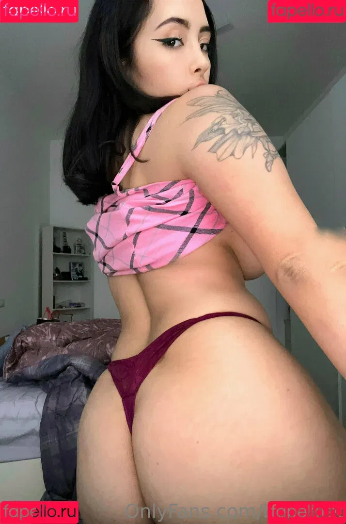 bellaniet / kellyschrover Onlyfans Photo Gallery 