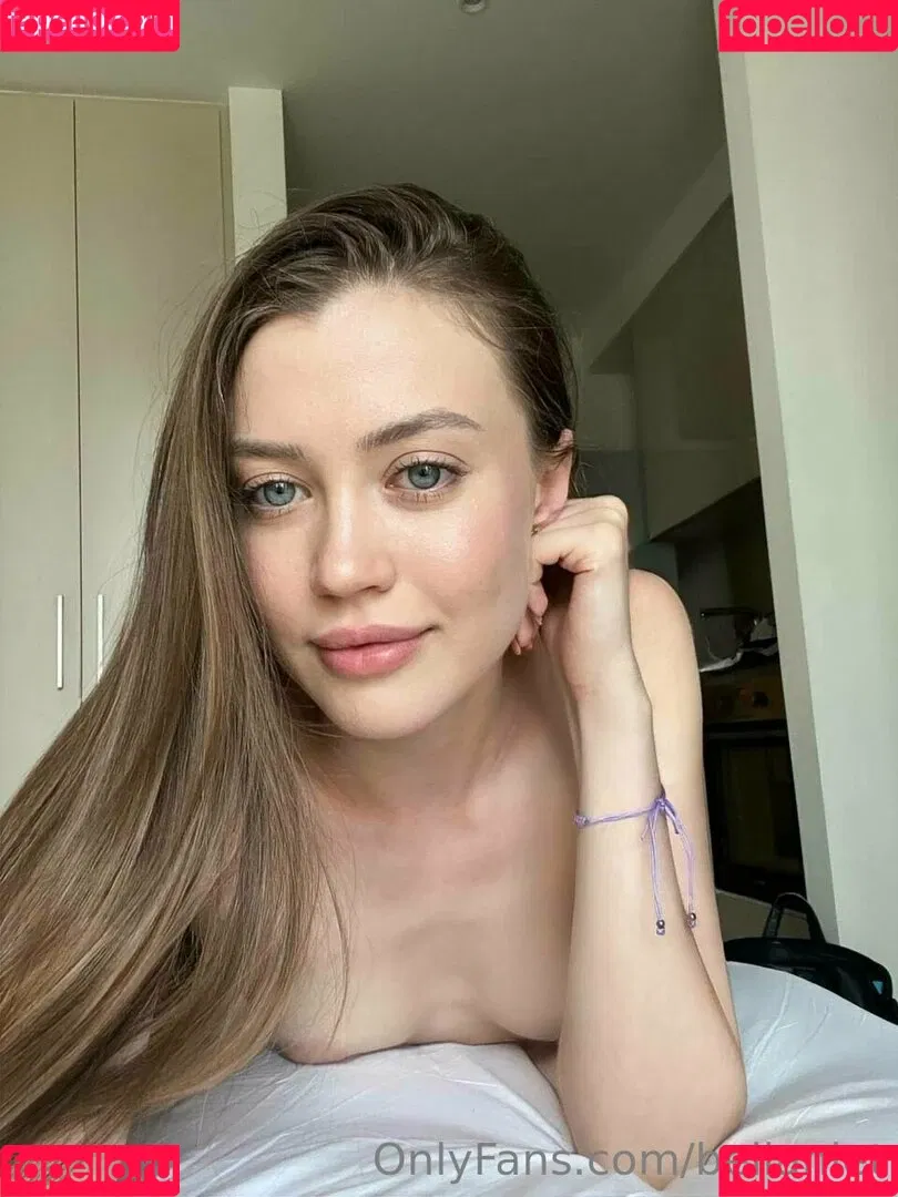 bellaniet / kellyschrover Onlyfans Photo Gallery 