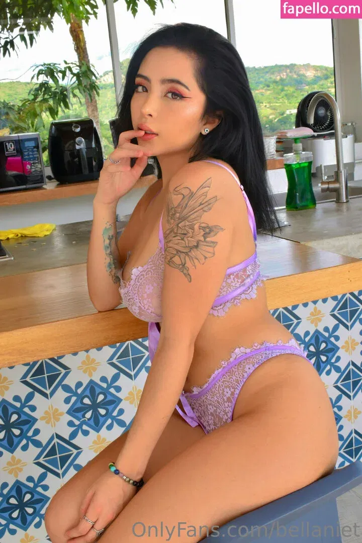 bellaniet / kellyschrover Onlyfans Photo Gallery 