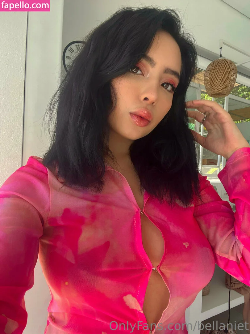 bellaniet / kellyschrover Onlyfans Photo Gallery 