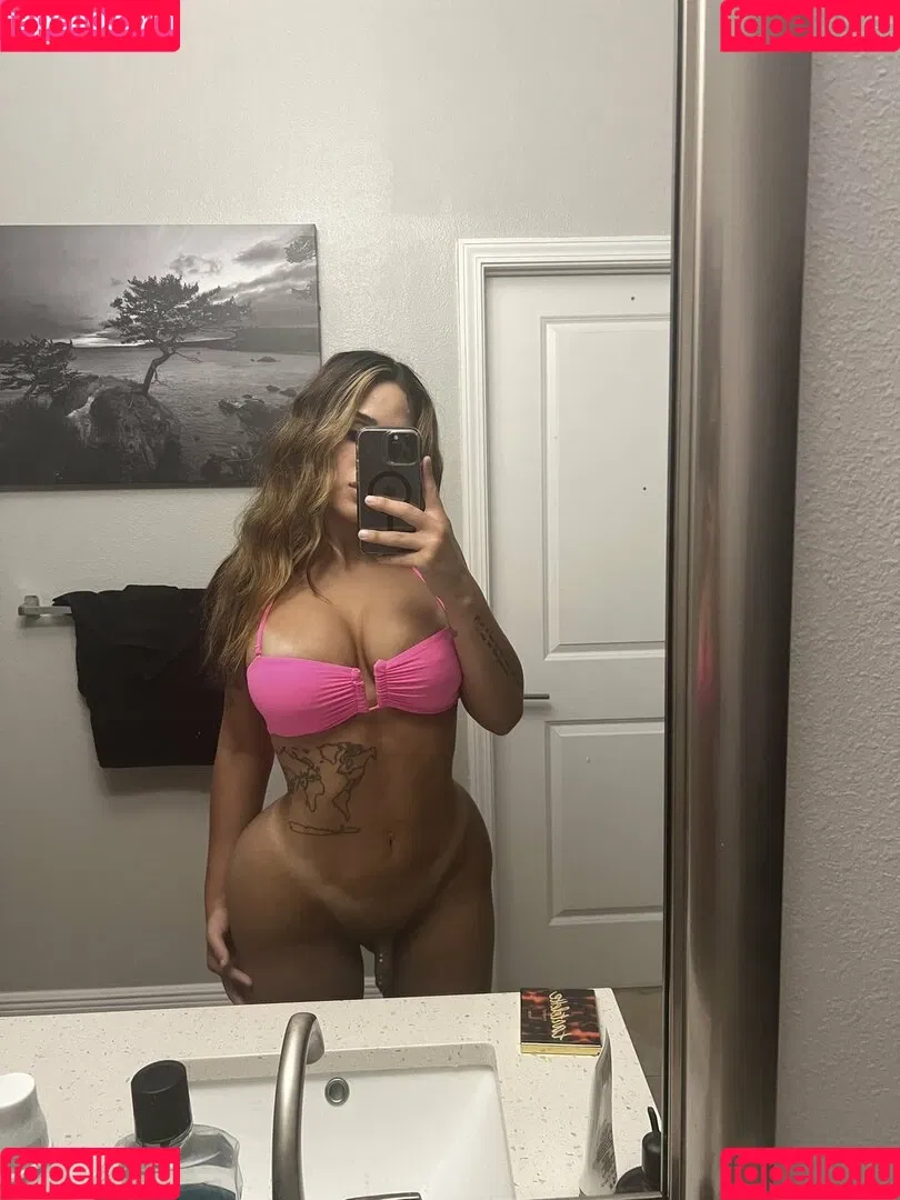 Italia Arianna / italiaarianna__ / tsitaliaarianna Onlyfans Photo Gallery 