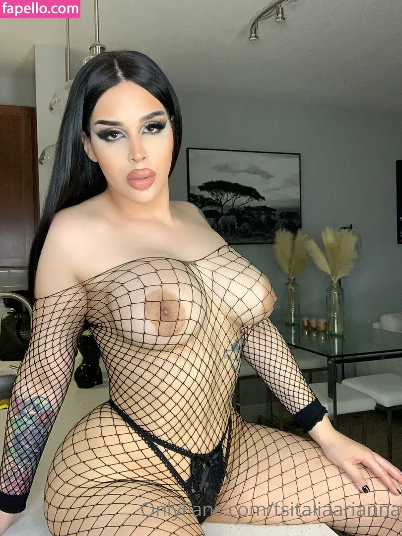 Italia Arianna / italiaarianna__ / tsitaliaarianna Onlyfans Photo Gallery 