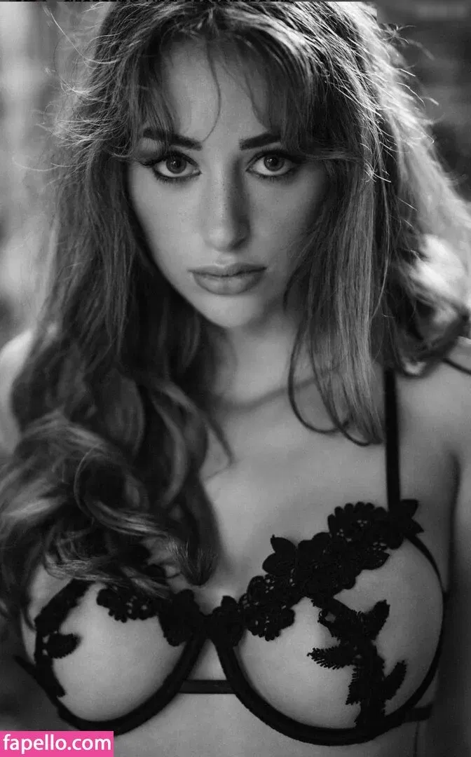 Gretathn / greta.vip Onlyfans Photo Gallery 