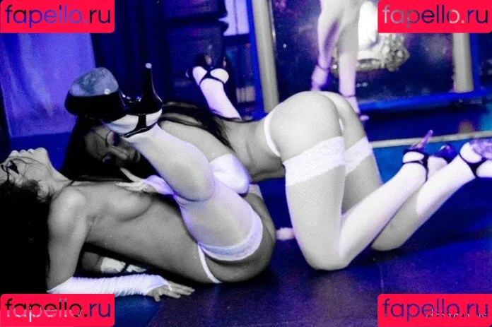 Gogo Stripper / gogo.striper / mogogogo / private show / show in club Onlyfans Photo Gallery 