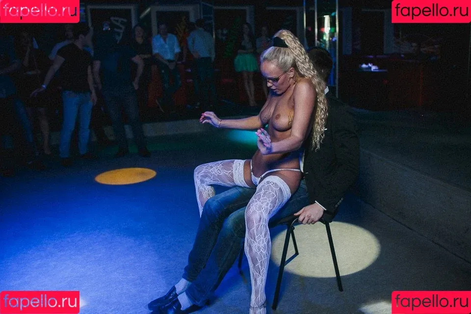 Gogo Stripper / gogo.striper / mogogogo / private show / show in club Onlyfans Photo Gallery 