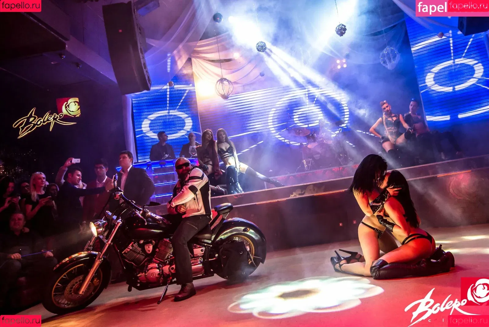 Gogo Stripper / gogo.striper / mogogogo / private show / show in club Onlyfans Photo Gallery 