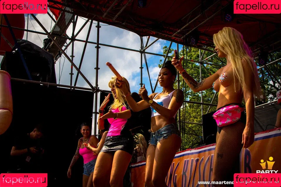 Gogo Stripper / gogo.striper / mogogogo / private show / show in club Onlyfans Photo Gallery 