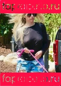Avril Lavigne / AvrilLavigne Onlyfans Photo Gallery 