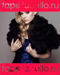 Avril Lavigne / AvrilLavigne Onlyfans Photo Gallery 