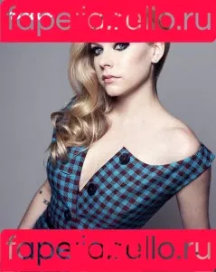 Avril Lavigne / AvrilLavigne Onlyfans Photo Gallery 