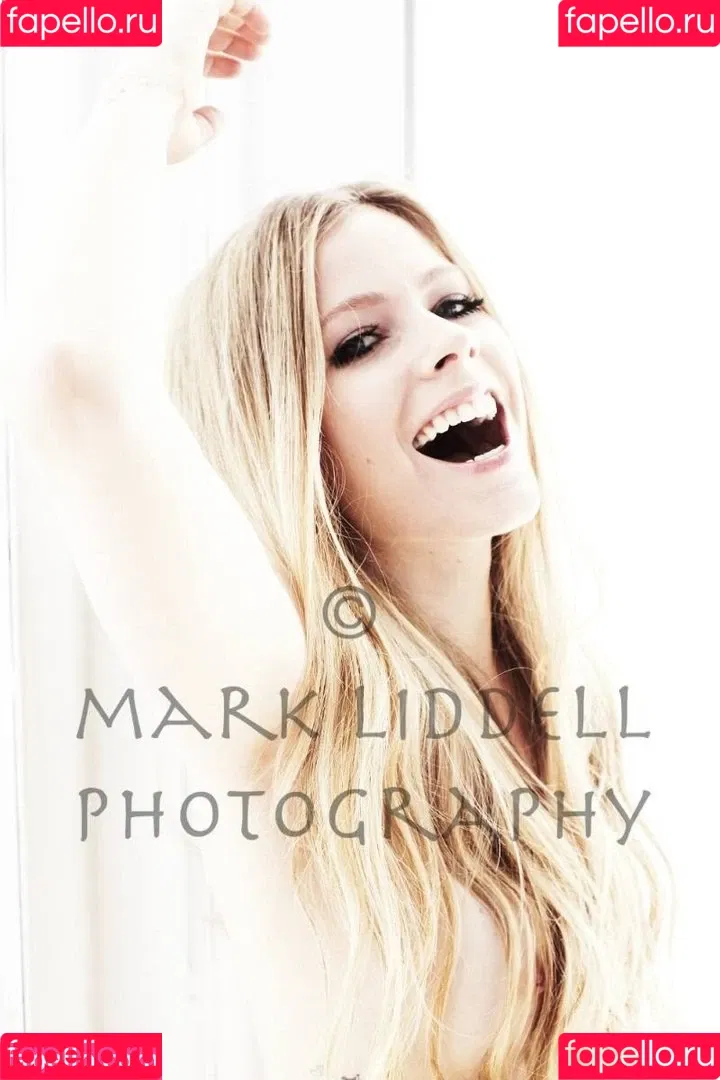 Avril Lavigne / AvrilLavigne Onlyfans Photo Gallery 