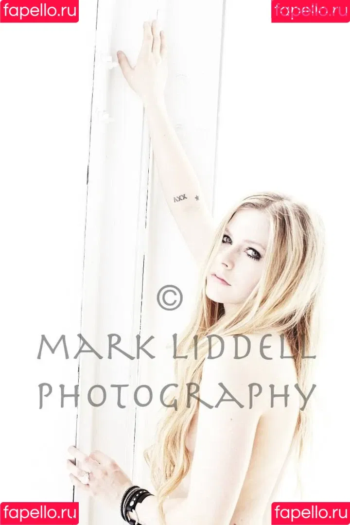 Avril Lavigne / AvrilLavigne Onlyfans Photo Gallery 