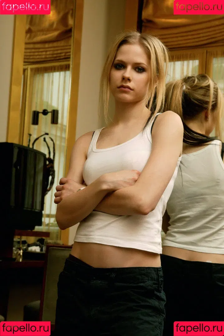 Avril Lavigne / AvrilLavigne Onlyfans Photo Gallery 