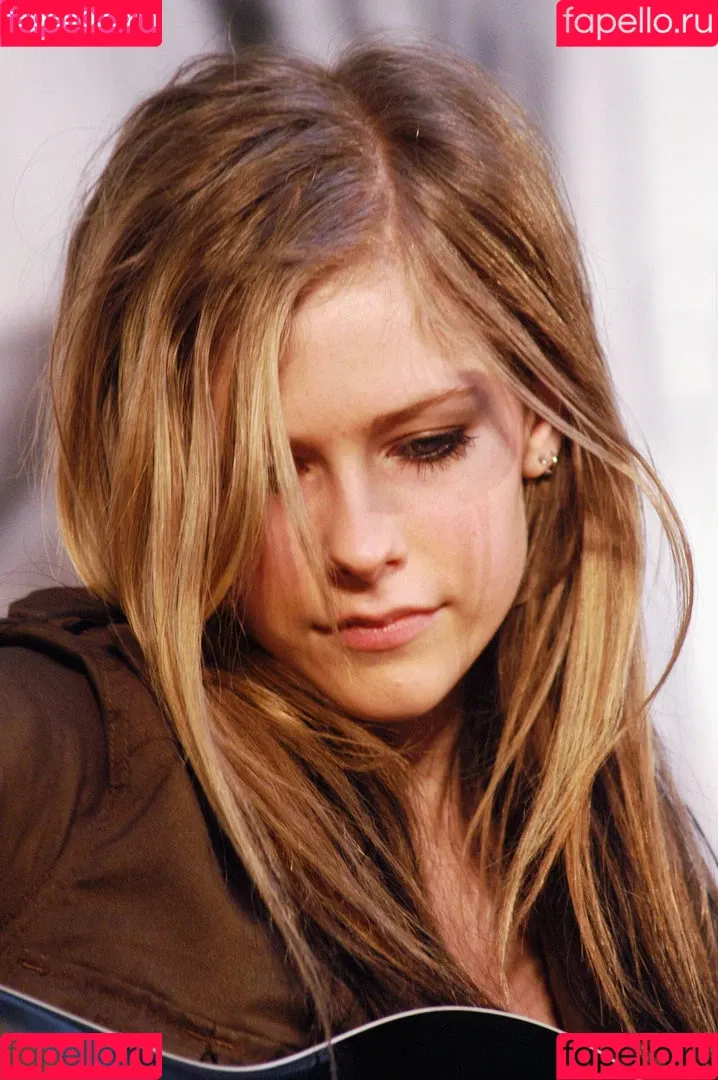 Avril Lavigne / AvrilLavigne Onlyfans Photo Gallery 