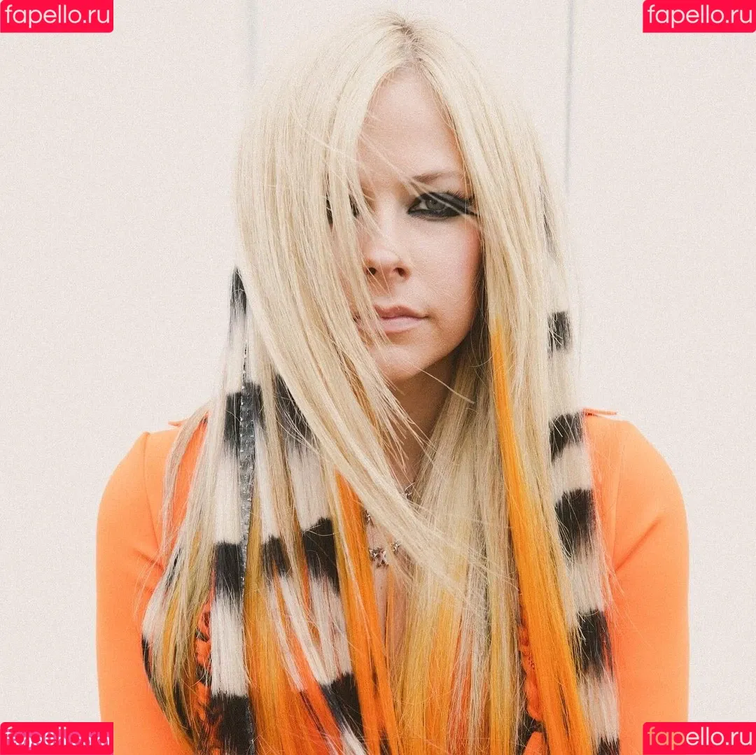 Avril Lavigne / AvrilLavigne Onlyfans Photo Gallery 