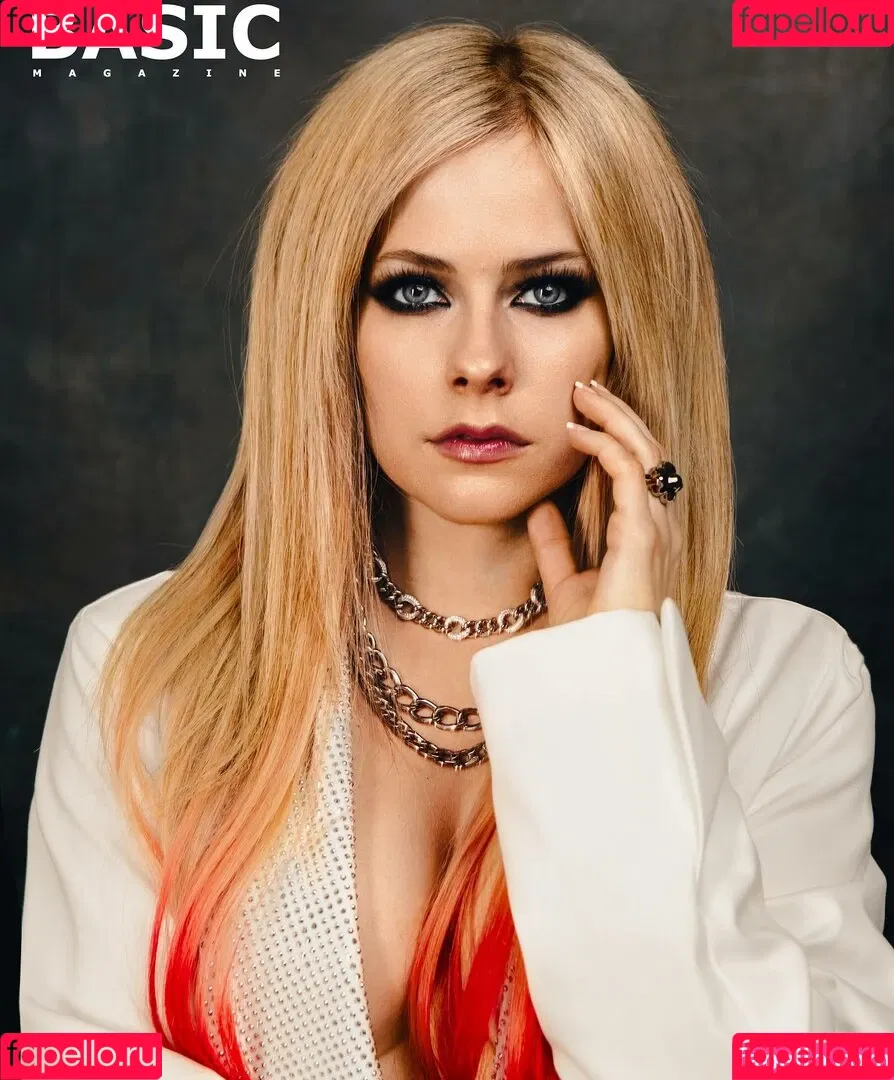 Avril Lavigne / AvrilLavigne Onlyfans Photo Gallery 