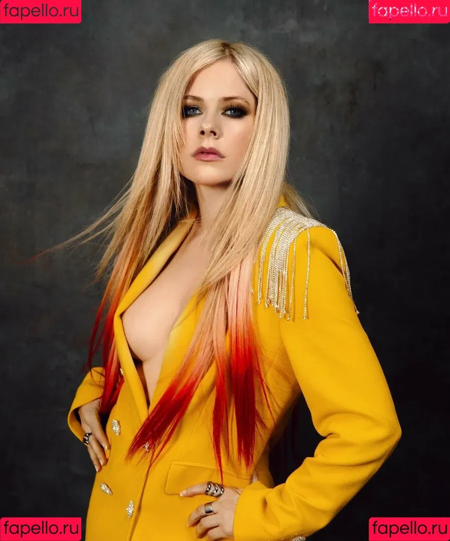 Avril Lavigne / AvrilLavigne Onlyfans Photo Gallery 