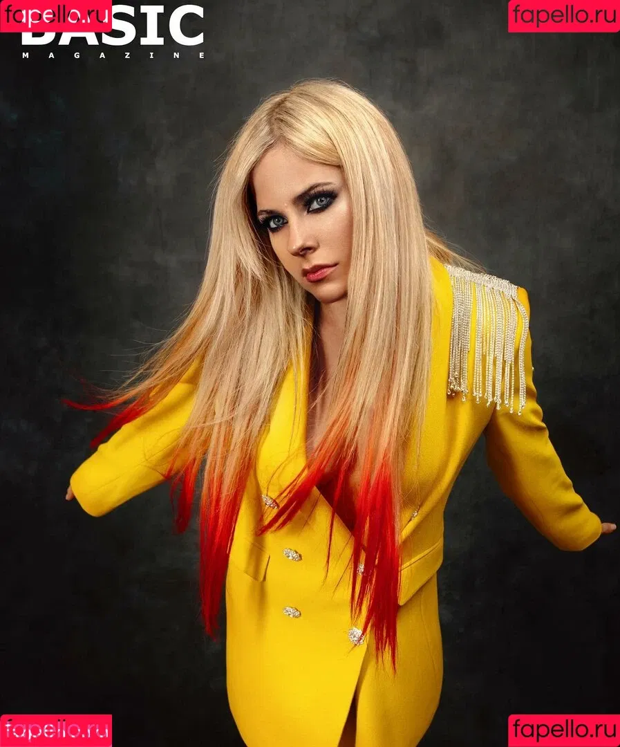Avril Lavigne / AvrilLavigne Onlyfans Photo Gallery 