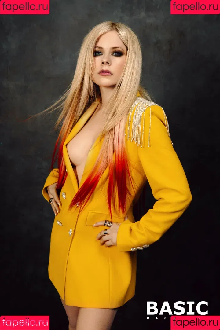 Avril Lavigne / AvrilLavigne Onlyfans Photo Gallery 