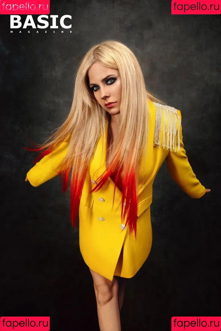 Avril Lavigne / AvrilLavigne Onlyfans Photo Gallery 