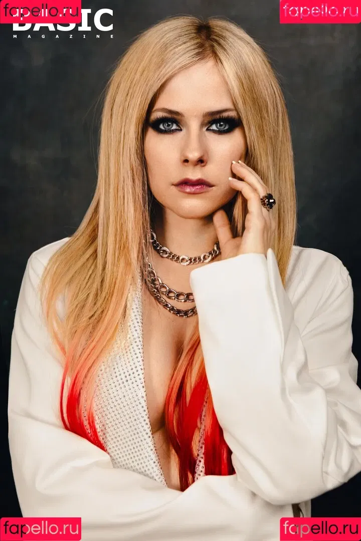 Avril Lavigne / AvrilLavigne Onlyfans Photo Gallery 