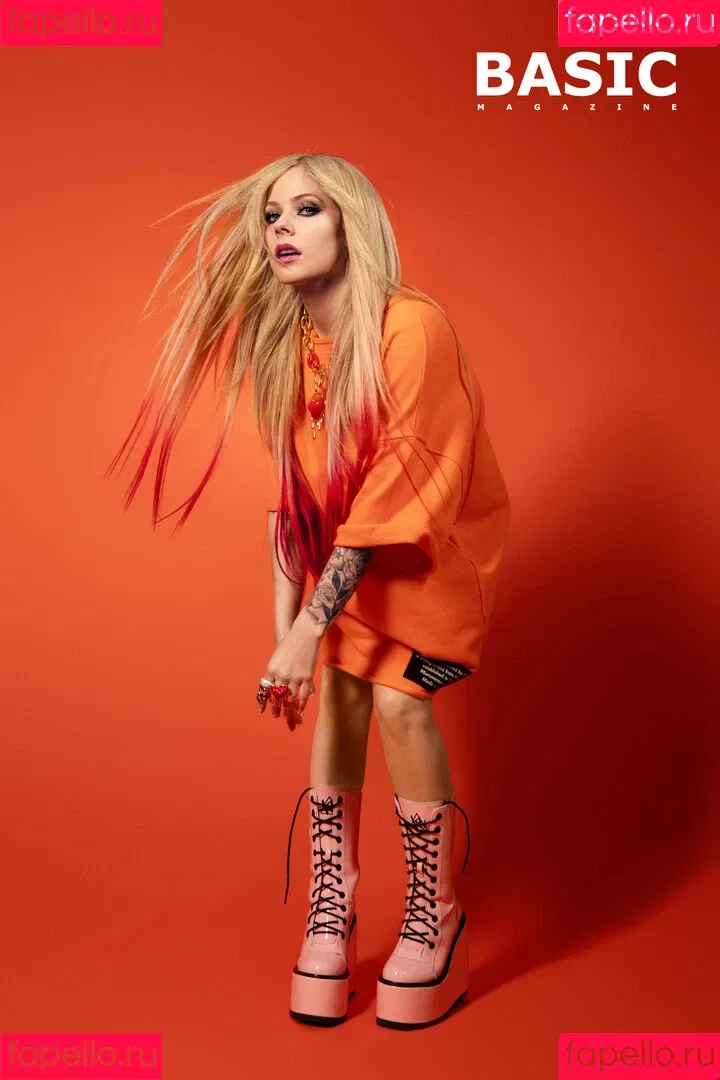 Avril Lavigne / AvrilLavigne Onlyfans Photo Gallery 