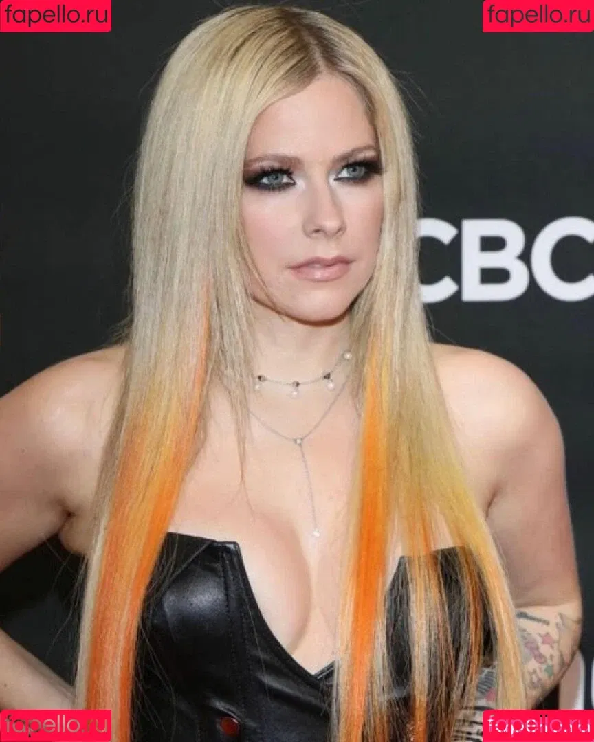 Avril Lavigne / AvrilLavigne Onlyfans Photo Gallery 