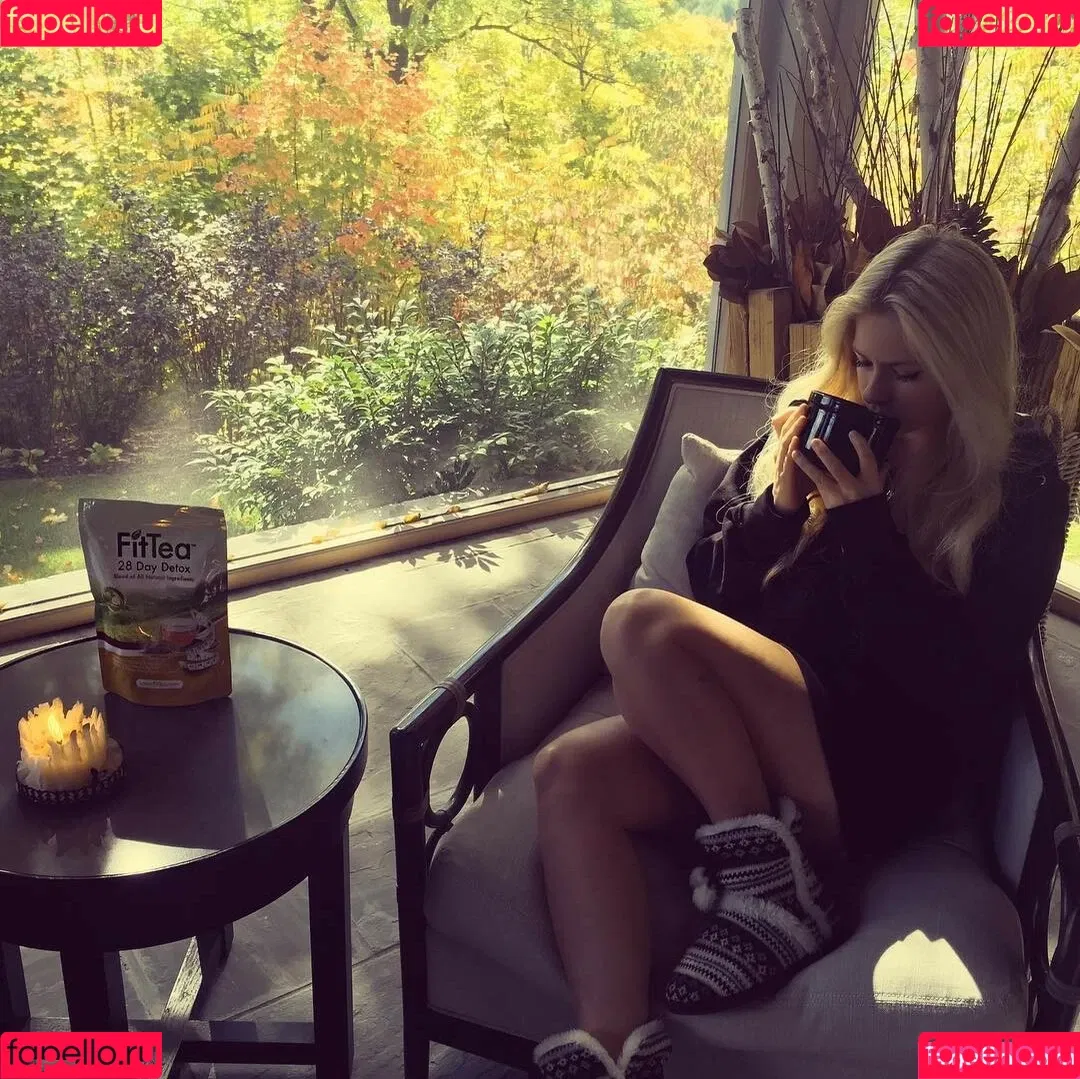 Avril Lavigne / AvrilLavigne Onlyfans Photo Gallery 