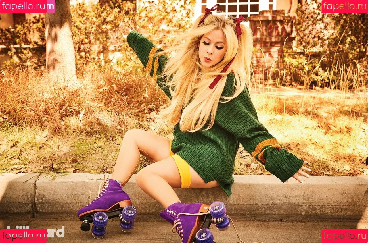 Avril Lavigne / AvrilLavigne Onlyfans Photo Gallery 