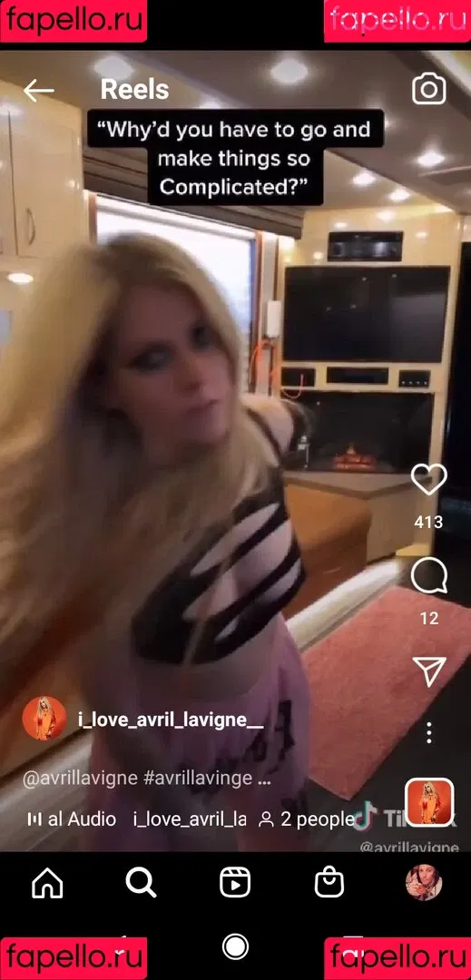 Avril Lavigne / AvrilLavigne Onlyfans Photo Gallery 