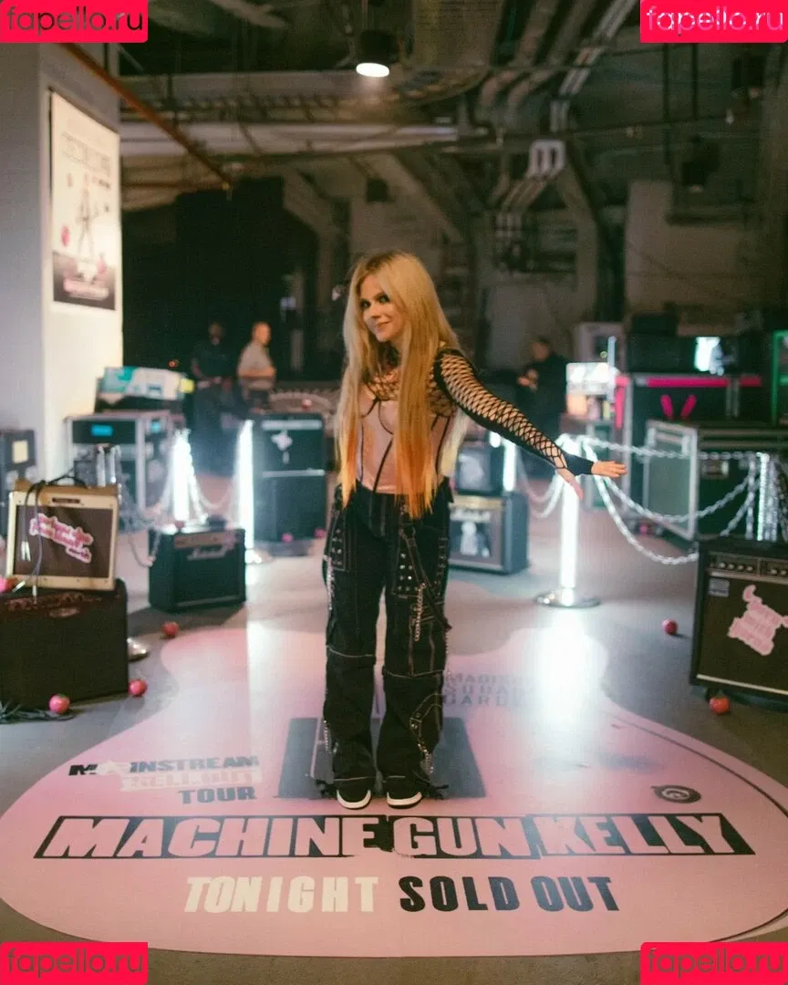 Avril Lavigne / AvrilLavigne Onlyfans Photo Gallery 