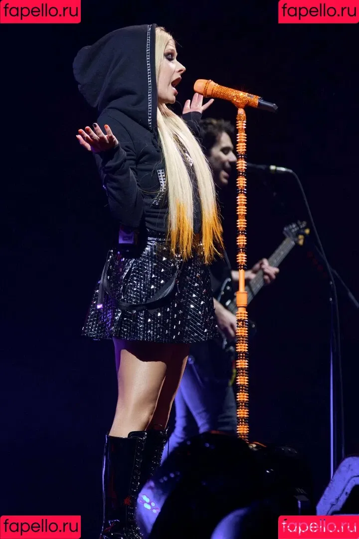Avril Lavigne / AvrilLavigne Onlyfans Photo Gallery 