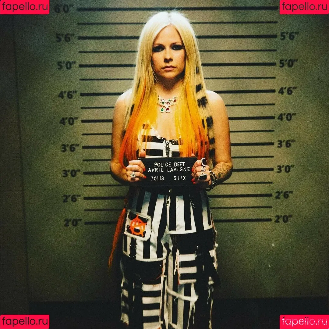 Avril Lavigne / AvrilLavigne Onlyfans Photo Gallery 