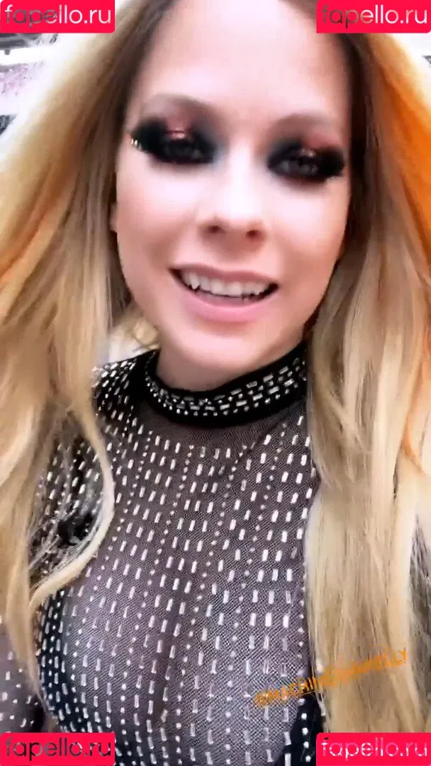 Avril Lavigne / AvrilLavigne Onlyfans Photo Gallery 