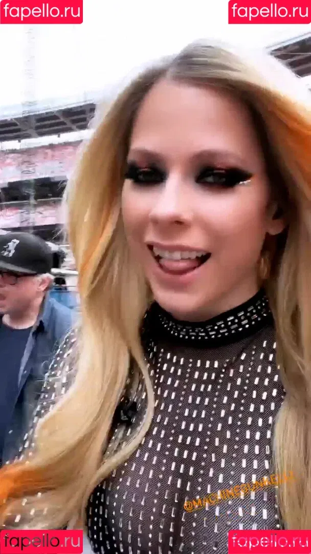 Avril Lavigne / AvrilLavigne Onlyfans Photo Gallery 
