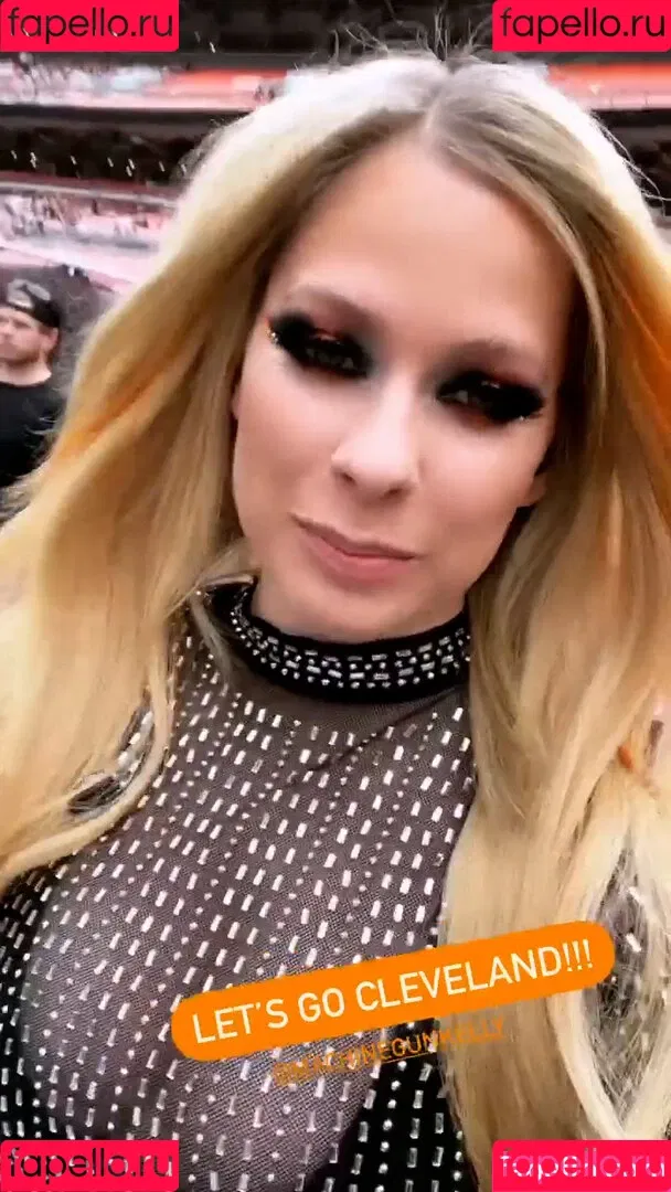 Avril Lavigne / AvrilLavigne Onlyfans Photo Gallery 