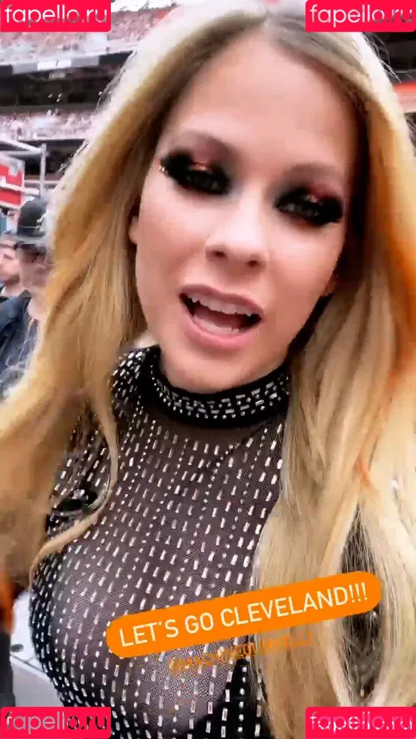 Avril Lavigne / AvrilLavigne Onlyfans Photo Gallery 