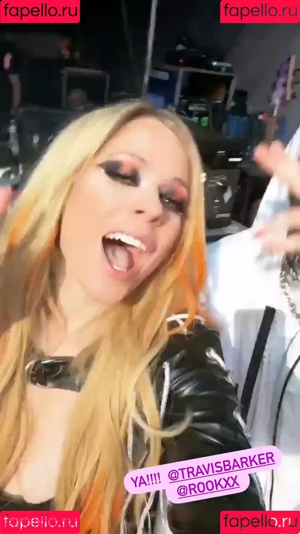 Avril Lavigne / AvrilLavigne Onlyfans Photo Gallery 